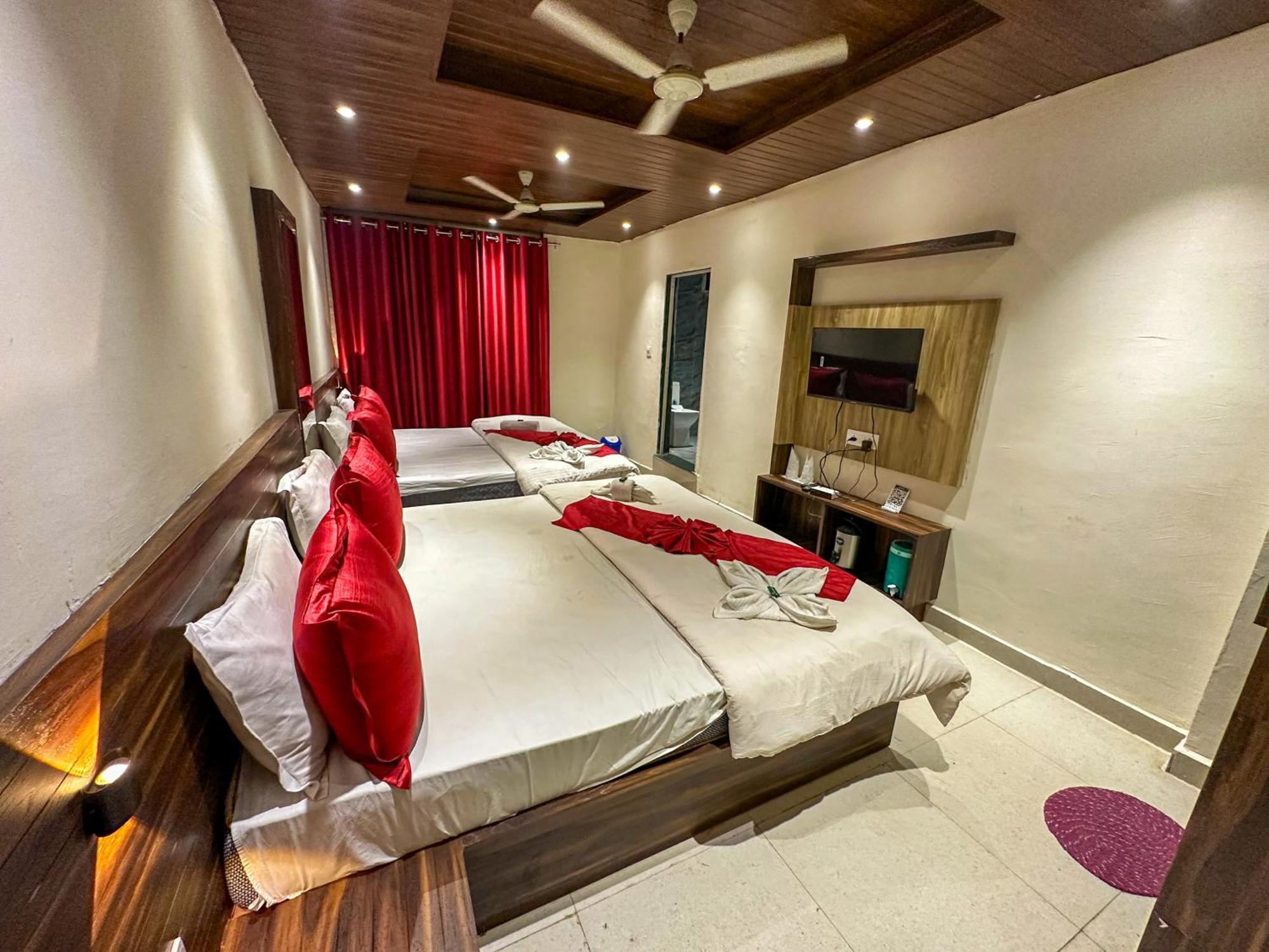 Hotel Payal & Restaurent Pachmarhī Zewnętrze zdjęcie
